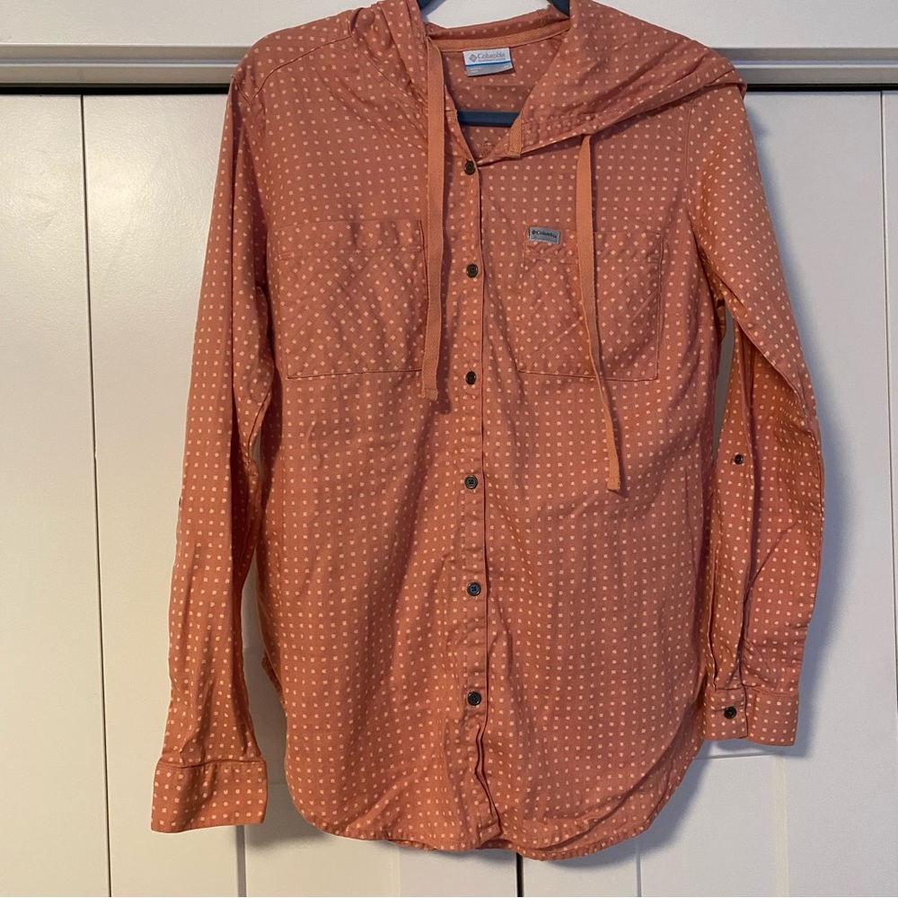 Columbia Lightweight Button Top with Hood size M medium Blouse Shirt